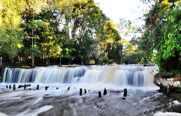 2-Days Private Tours: Angkor Wat complex & Phnom Kulen Waterfall