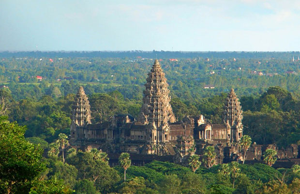 1-Day Private Tours: Angkor Wat , Bayon , Ta Prohm + Floating Village